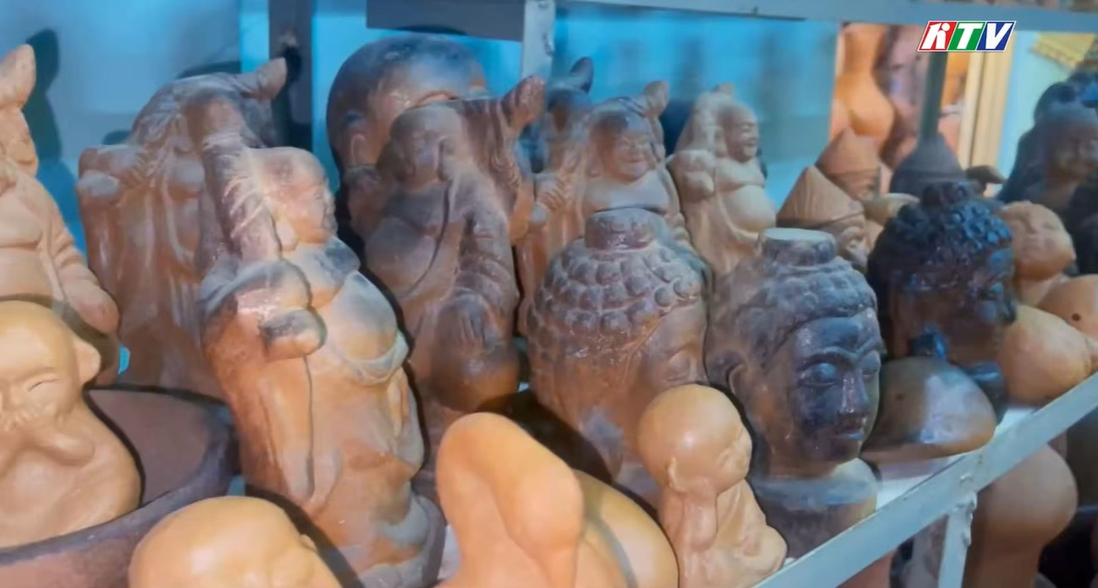 Experiencing a Day as a Young Artisan at Bau Truc Pottery Village - Hình 2